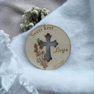 leseni magnet s križem za krstno ali birmansko darilo