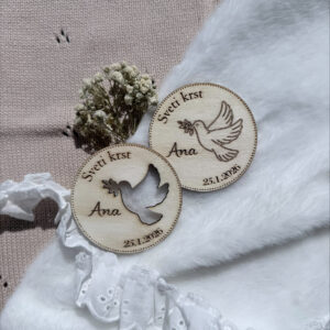 lesen magnet z motivom goloba kot darilo za goste ob krstu ali birmi