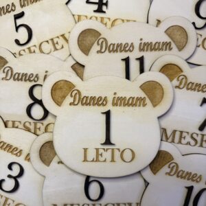 Kartice mejnikov - lesene milestone kartice medvedek