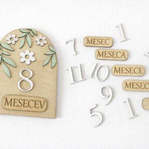 lesene kartice mejnikov z motivom rož za fotografiranje mesecev dojenčka