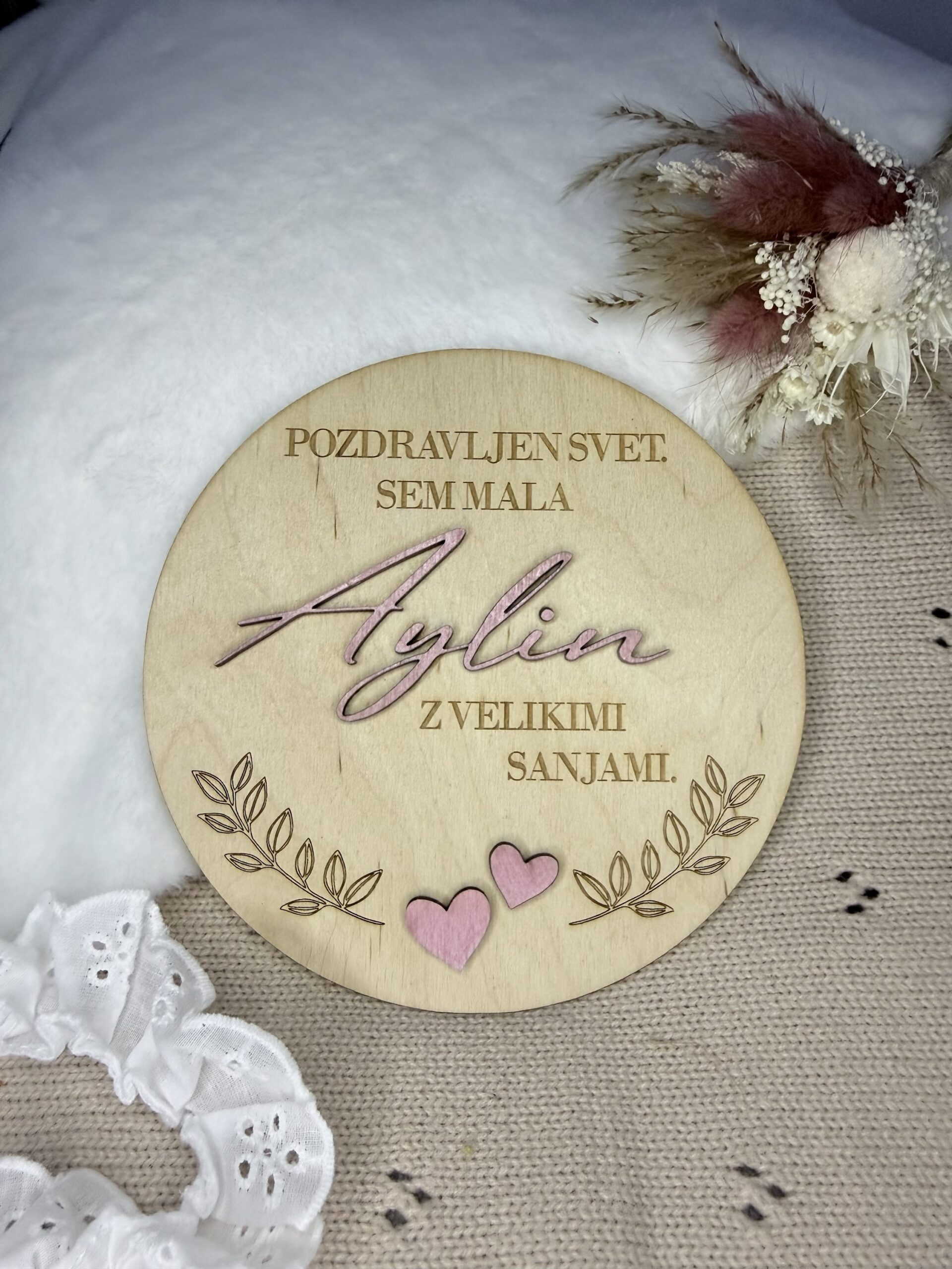 personalizirana lesena oznanitvena ploščica z imenom