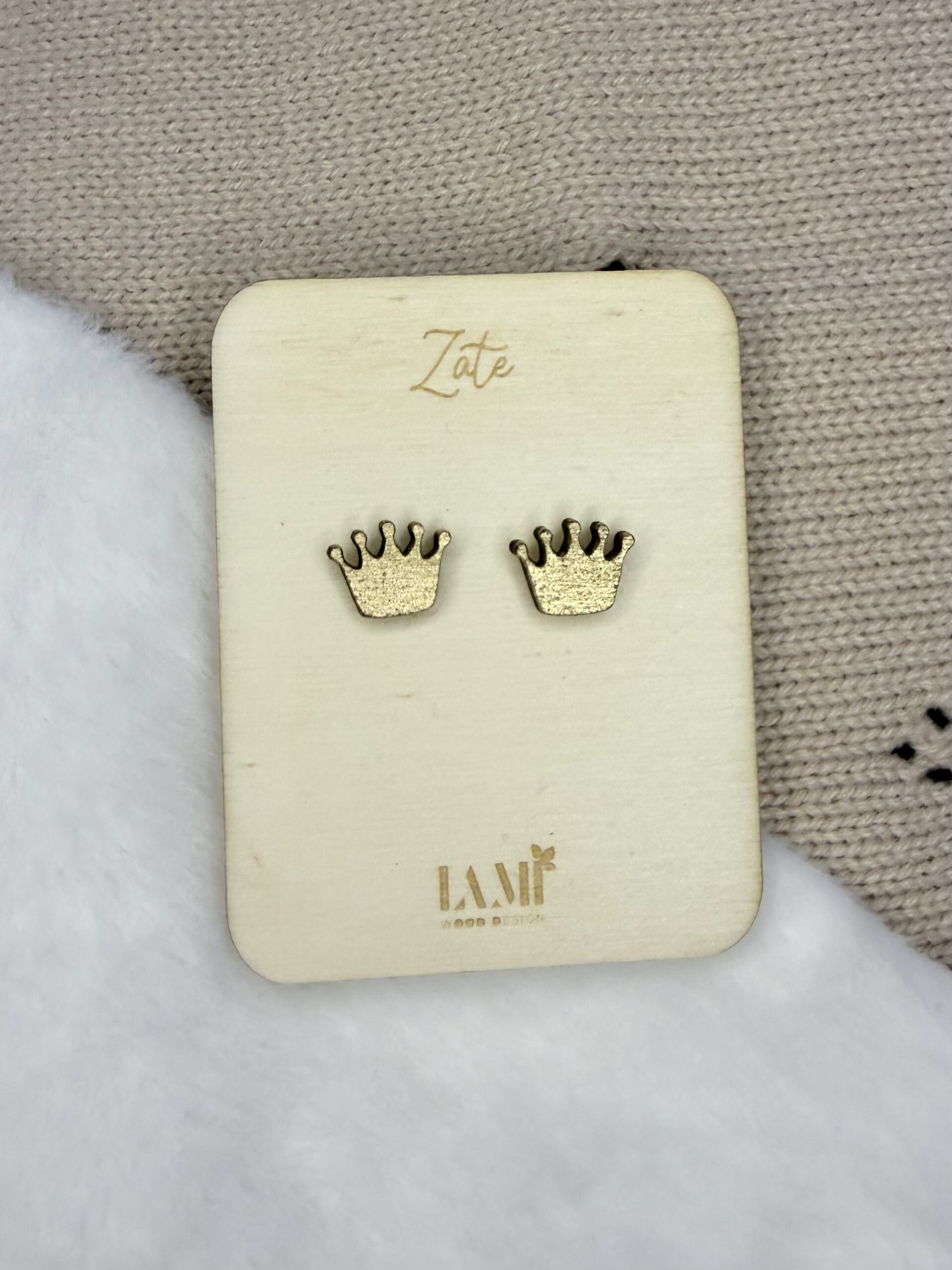 Leseni uhani - več motivov