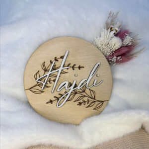 Lesena oznanitvena kartica