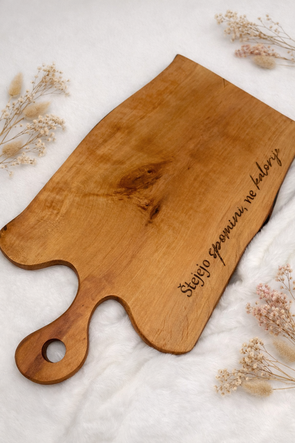 Unikatna lesena servirna deska iz jelše z gravuro - velikost M