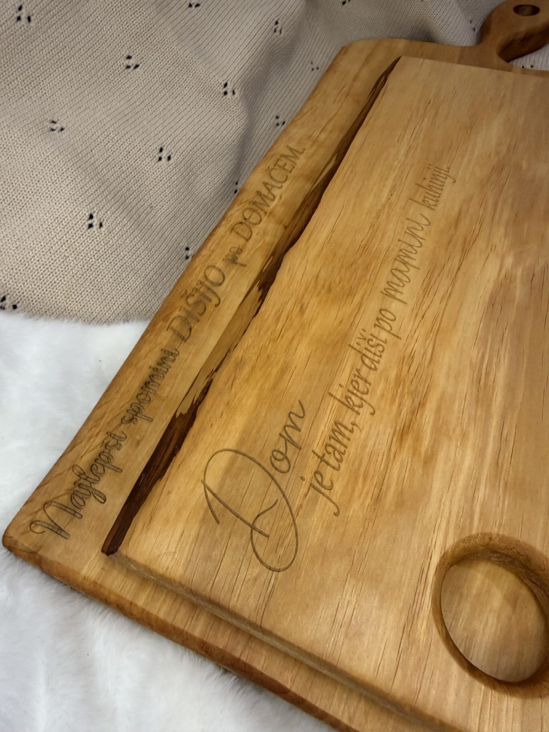 Unikatna lesena servirna deska iz jelše z gravuro - velikost M - slika 3